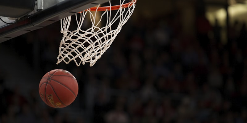 NBA季后赛湖人队与勇士队精彩对决直播预告图片